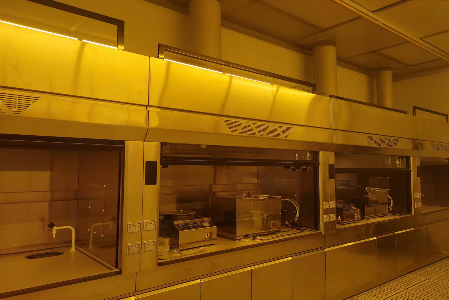 萬(wàn)級(jí)潔凈車間裝修